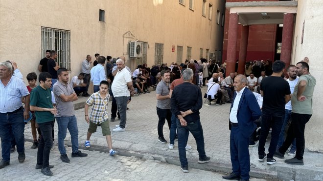 Hakkari'de şelalenin döküldüğü bölgede suya giren genç boğuldu