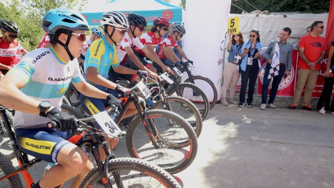 Uluslararası dağ bisikleti yarışması, Hakkari'de yapıldı