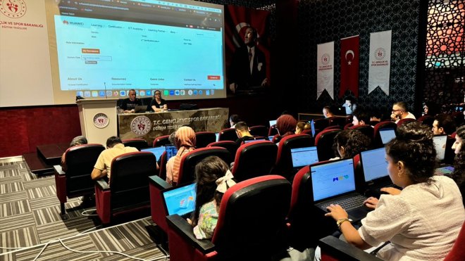 Huawei Türkiye ortaklığıyla Gençlik ve Spor Bakanlığı eğitmenlerine bilişim eğitimi1