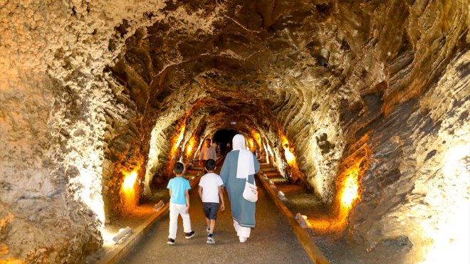 Iğdır'daki tuz mağaraları yaz sıcaklarında serin bir sığınak oluyor