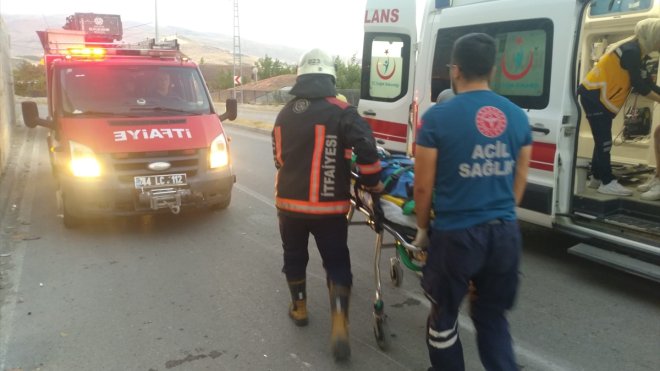 Malatya'da takla atan otomobildeki 2 kişi yaralandı