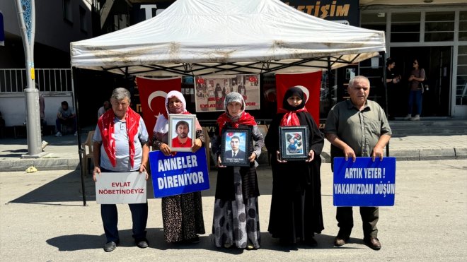 MUŞ - Muşlu aileler, DEM Parti önündeki evlat nöbetini sürdürdü1