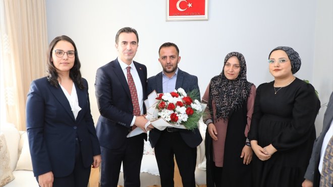 Bitlis Valisi Karakaya, 15 Temmuz gazisi ve şehit ailesini ziyaret etti