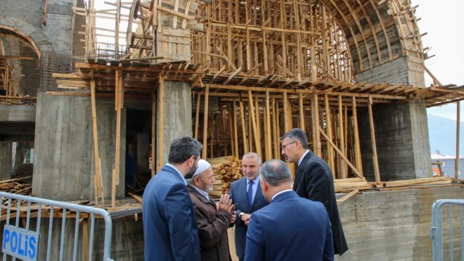 Cumhurbaşkanı Başdanışmanı Kışla, Hakkari'de ziyaretlerde bulundu