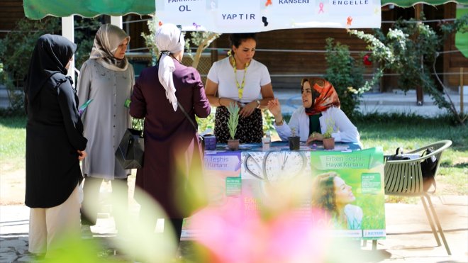 Darende kanser hastalığına karşı farkındalık standı açıldı