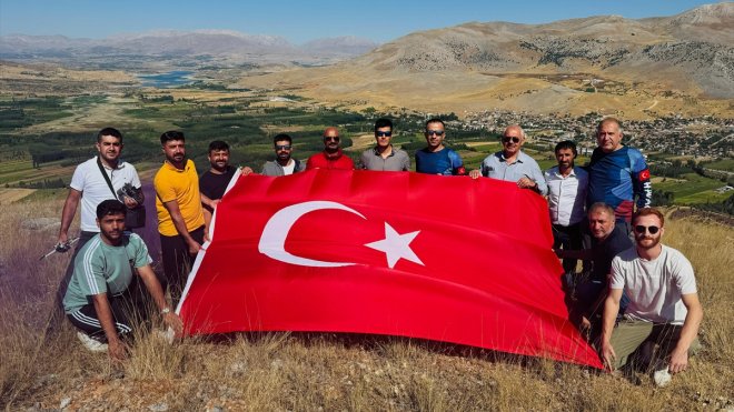 Doğanşehir'de yamaç paraşütü etkinliği yapıldı