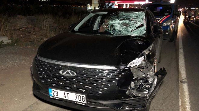 ELAZIĞ - Otomobilin çarptığı yaya öldü1