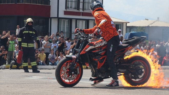 Akrobasi sporcusu Polat'tan gençlere "motosikleti ekipmanlı ve eğitimli kullanın" tavsiyesi