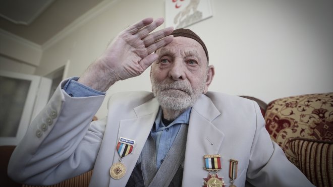ERZURUM - 93 yaşındaki Kore gazisi madalyalarını yıllardır gururla taşıyor1