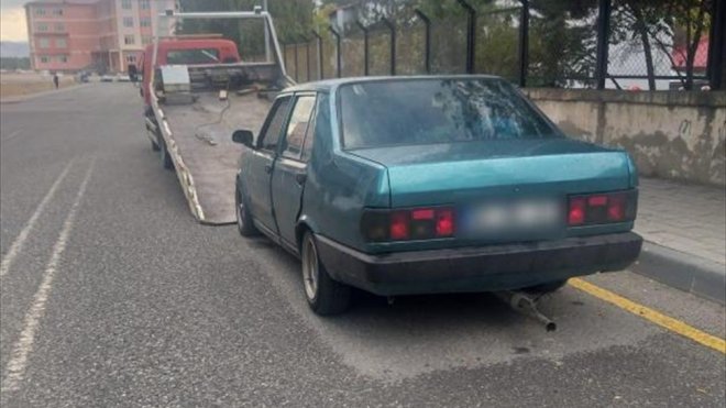 Erzurum'da abartı egzozlu otomobil sürücüsüne sosyal medya şikayetiyle ceza kesildi