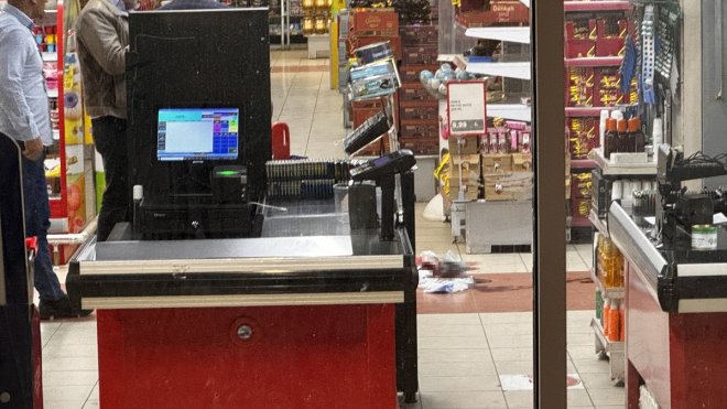 Erzurum'da bıçaklı saldırıda yaralanan kişi markete sığındı