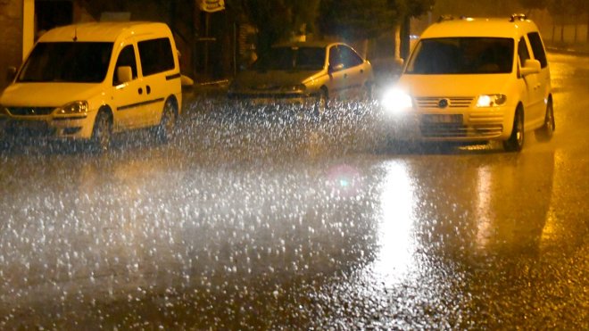 Kars'ta sağanak ve dolu etkili oldu