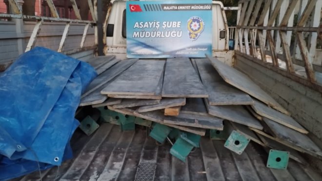 MALATYA - İnşaat malzemesi çalan 4 zanlı tutuklandı1