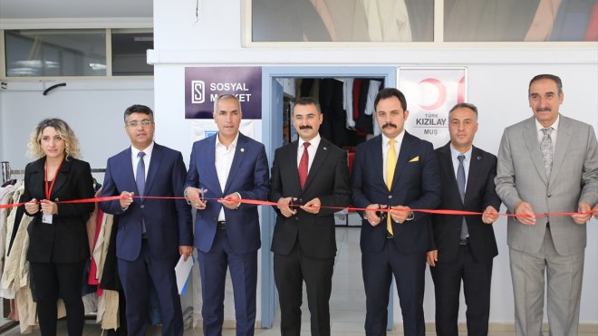 Muş'ta denetimli serbestlik tedbiri devam eden hükümlüler ve aileleri için sosyal market açıldı