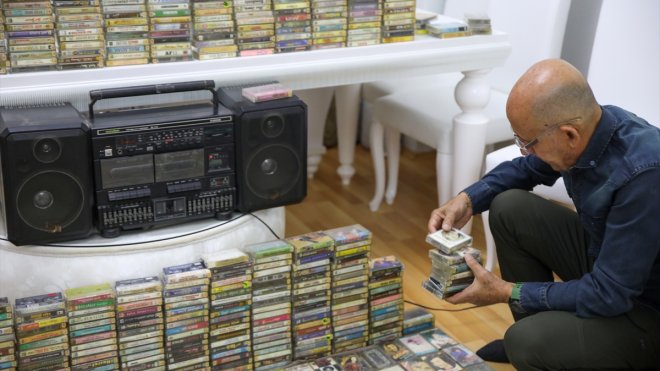 Müzik tutkunu milli antrenör, 54 yılda 5 bin 200 kasetlik koleksiyon oluşturdu