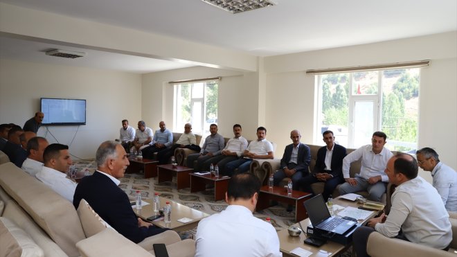 Şemdinli Kaymakamı Akpınar, muhtarlarla bir araya geldi 1