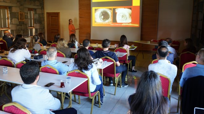 Türk Oftalmoloji Derneği üyesi göz doktorları Kars'ta tecrübelerini paylaştı