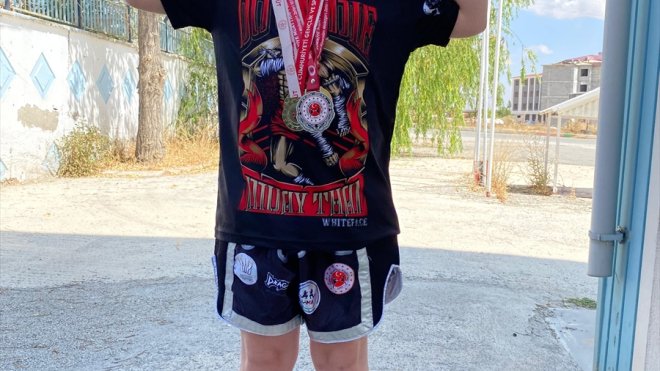 Türkiye Muaythai Şampiyonası'nda gümüş madalya kazanan Uyumaz, hedef büyüttü