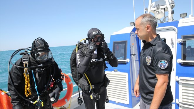 VAN - Emniyetin kurbağa adamları Van Gölü