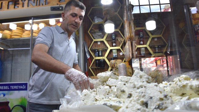 Van kahvaltısının vazgeçilmez lezzeti otlu peynirin tescili için AB nezdinde başvuru yapıldı1