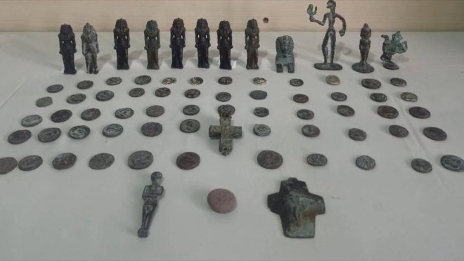 Ardahan'da tarihi eser kaçakçılığı operasyonunda 8 şüpheli yakalandı