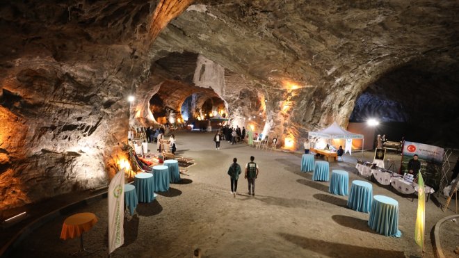 Bilim insanları Iğdır'daki Tuz Mağaraları'nda "Solunum Zirvesi" için bir araya geldi