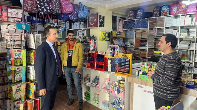 Çaldıran Kaymakamı Bakan, iş yeri sahipleri ve vatandaşlarla bir araya geldi1