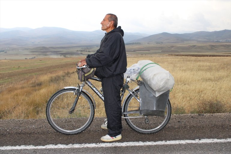 Dünya barışı için bisikletiyle 40 yılda 80 ülke gezdi7