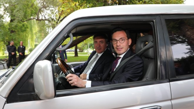 Efsane Valinin oğlu, merhum babasının makam aracıyla geçmişe yolculuk yaptı1