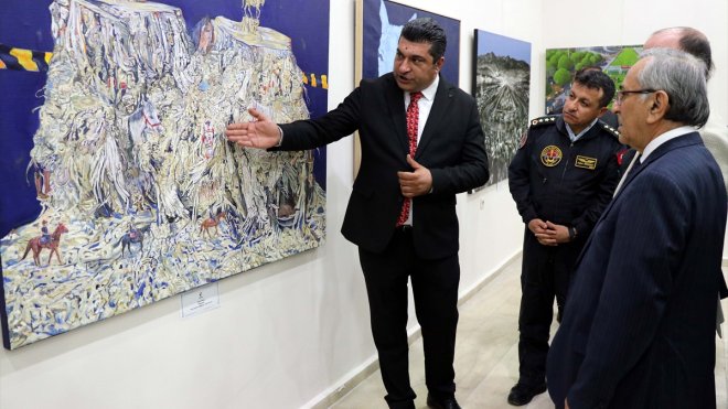 Elazığ'da, Türkiye Jokey Kulübünün düzenlediği resim sergisi açıldı