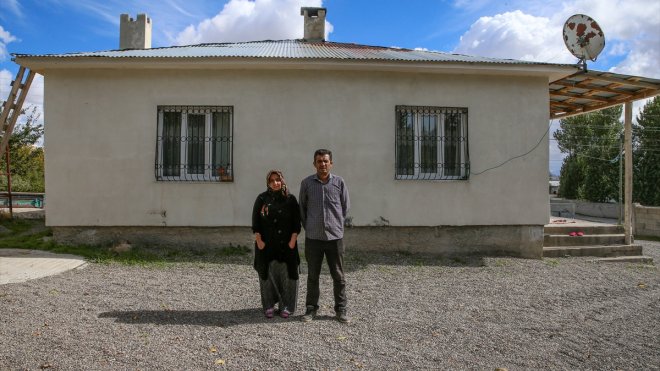 Enkaz altında kalan kızının "anne" diye seslenişi halen kulaklarında yankılanıyor