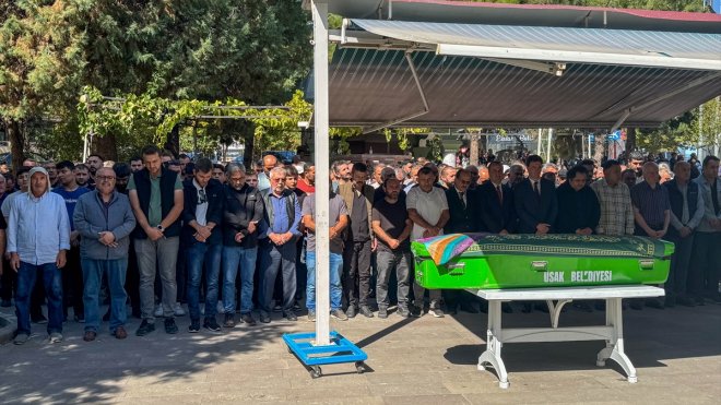 Erzincan'da 5 kişinin öldüğü trafik kazasında ailenin son üyesi de toprağa verildi