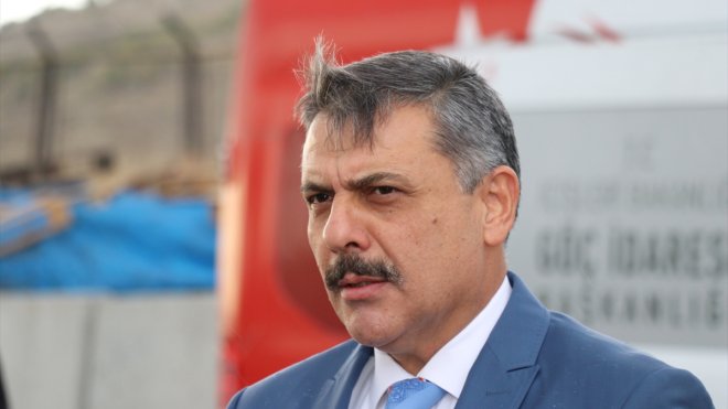 Erzurum Valisi Çiftçi "Mobil Göç Noktası Aracı"nda incelemelerde bulundu