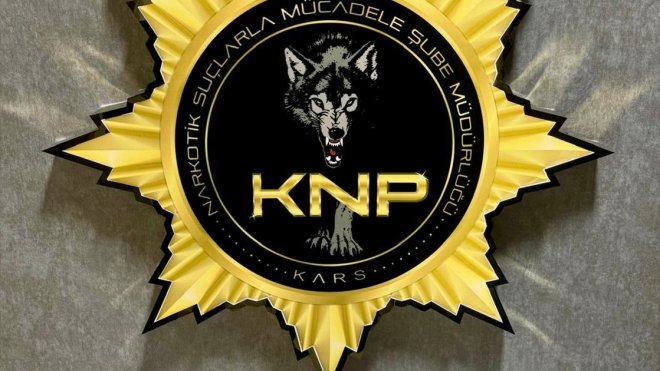 Kars'ta otomobilinin tavanında uyuşturucu ele geçirilen sürücü tutuklandı