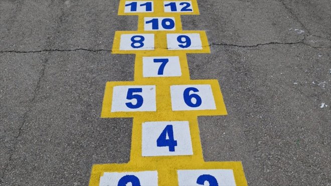 Keban'daki Baraj İlkokulunun bahçesinde oyun alanı oluşturuldu