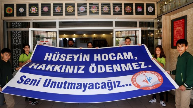 Malatya'da 42 yıllık öğretmene duygulandıran veda