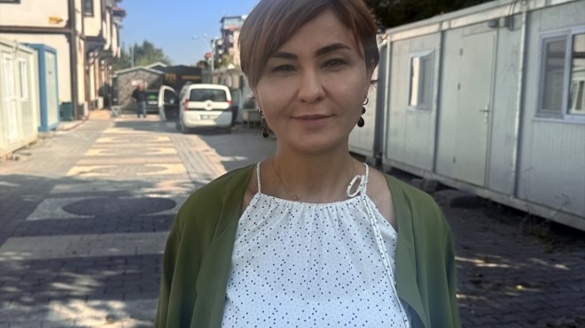 ER TV spikeri Kaya, canlı yayında yakalandığı deprem anını anlattı: