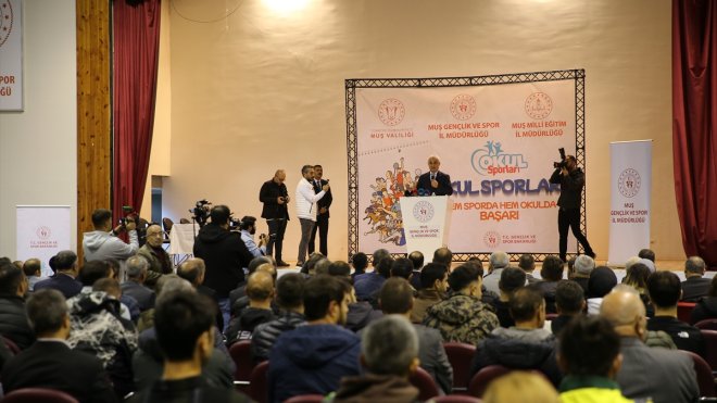 Muş'ta okul sporları faaliyetleri değerlendirildi