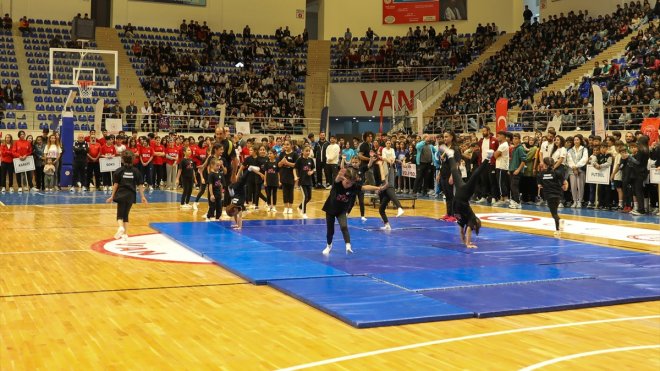 "Spor Van Projesi"nin 2024-2025 dönemi törenle başladı