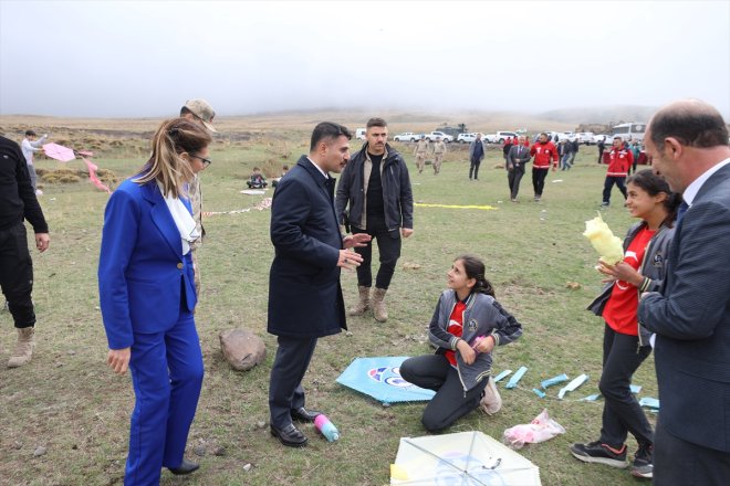 Ağrı buluştu uçurtması göklerde çocuğun Terörden Dağı