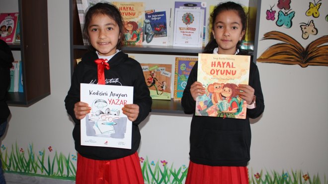 Van polisi kırsal mahalle okulunda "kitap köşesi" oluşturdu