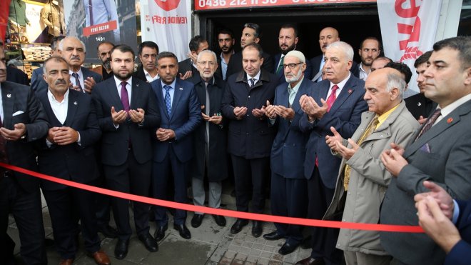 Yeniden Refah Partisi Genel Başkanı Erbakan, Muş'ta partisinin il binasını açtı