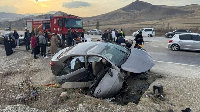 Erzurum'da su kanalına çarpan otomobildeki 3 kişi öldü, 2 kişi yaralandı