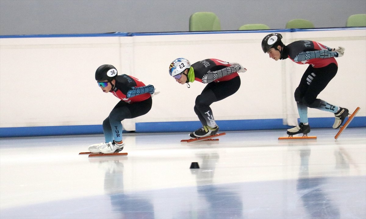 Ablasına özenerek sürat patenine başlayan İlyas Karadağ, başarıdan başarıya koşuyor