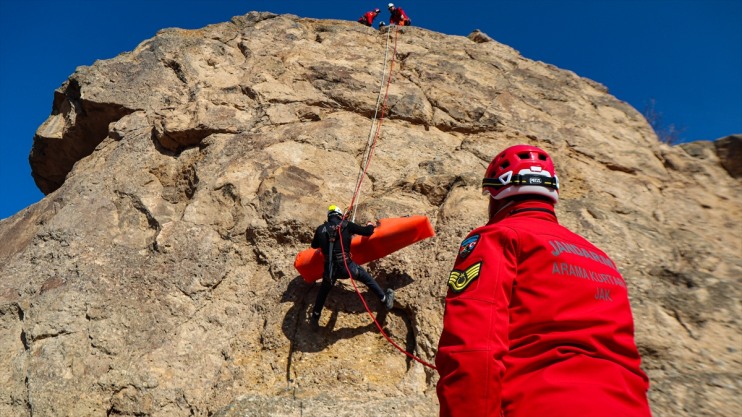 becerilerini Arama kurtarma ekipleri Dağı