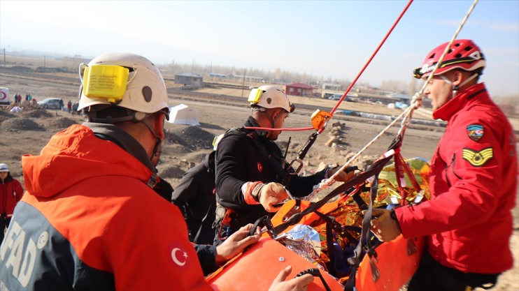 geliştiriyor Arama becerilerini Ağrı kurtarma ekipleri Dağı