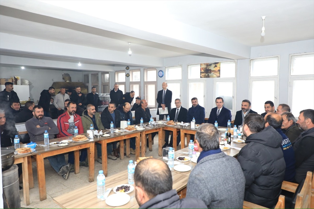 Bitlis Valisi Karakaya, esnafı ziyaret etti