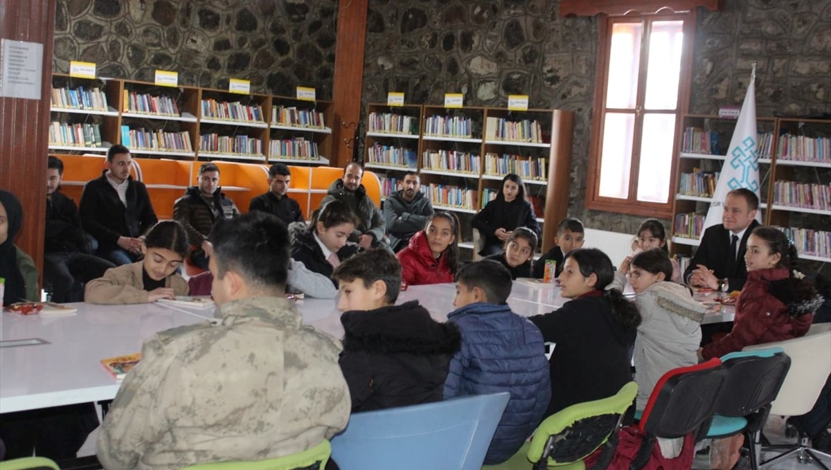 Bulanık Kaymakamı Koşansu, öğrencilerle bir araya geldi