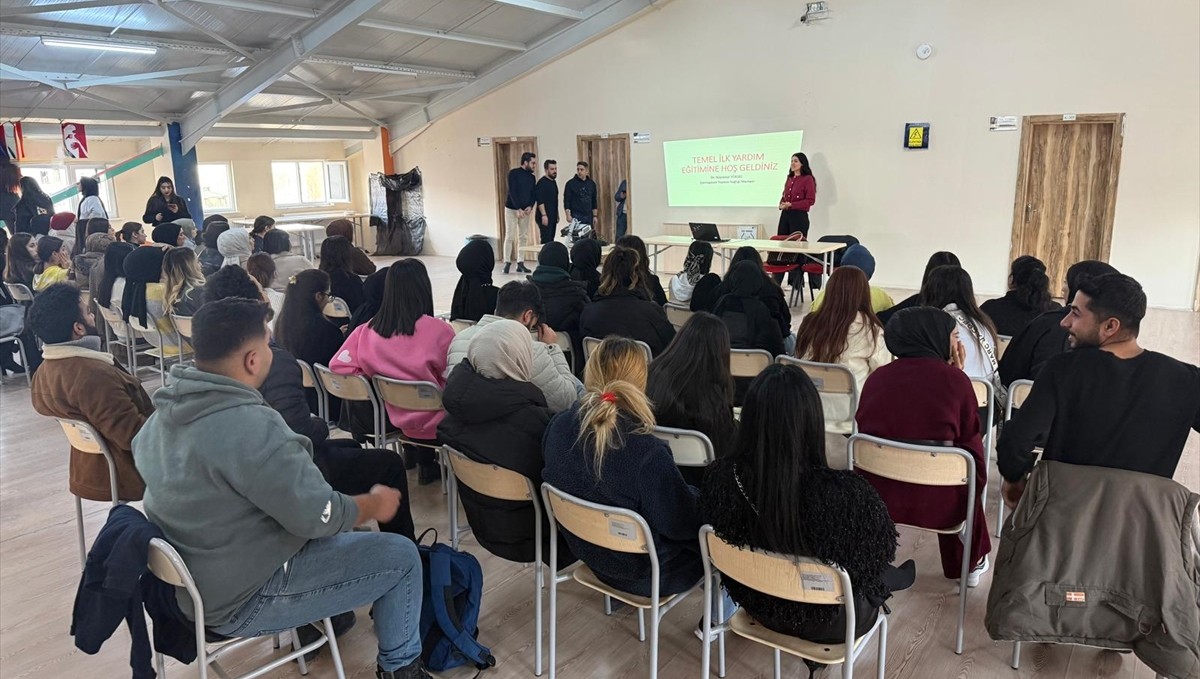 Çemişgezek'te üniversite öğrencilerine ilk yardım eğitimi verildi