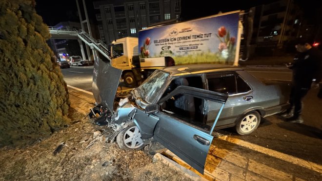 Elazığ'da 3 aracın karıştığı kazada 3 kişi yaralandı